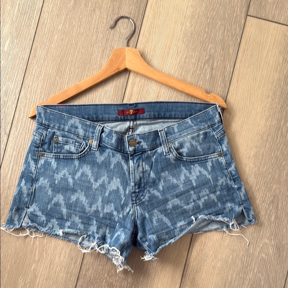 Stylish 7 for all mankind size 27 Denim Women's Shorts